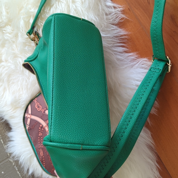 Green Handbag with crossbody strap - Picture 6 of 6